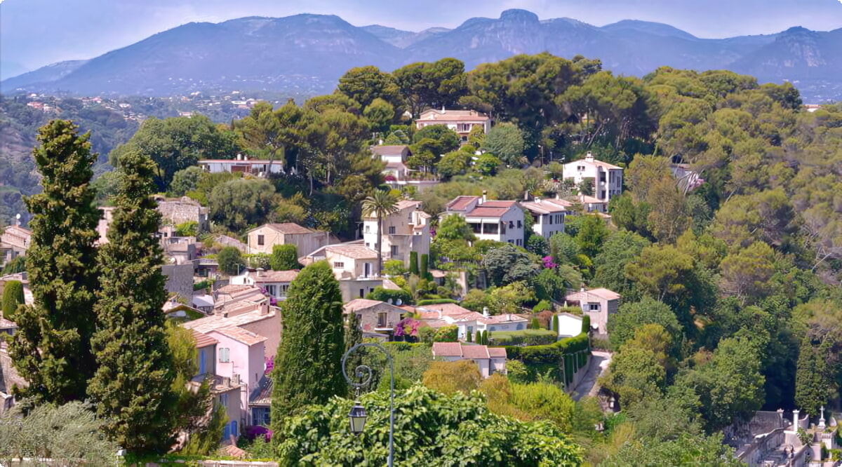 Nuestros servicios de alquiler de coches ofrecen una diversa selección de vehículos en la Estación de Tren de Cagnes-Sur-Mer Francia.